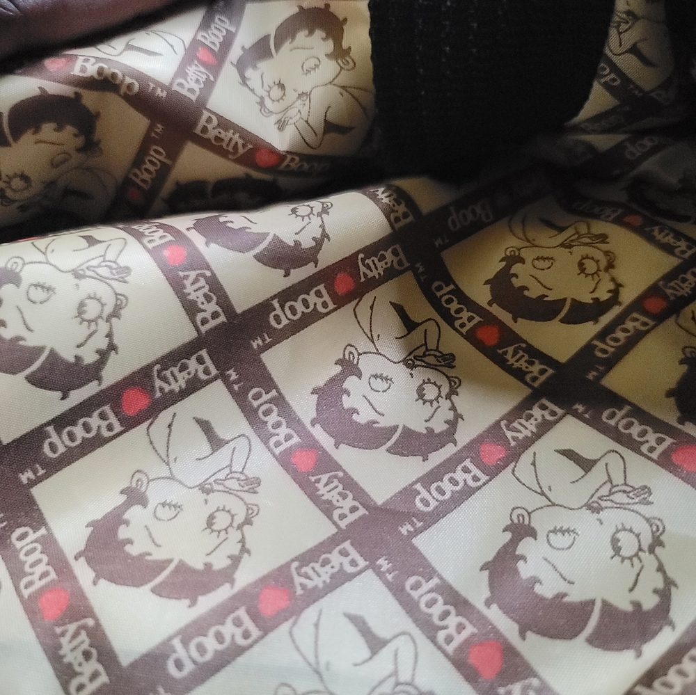 Betty Boop Kisses Large Duffel Tote Bag Spacious Travel Lightweight Sexy… GM3 - Picture 6 of 6